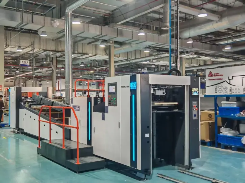 Новая машина Star FHSGJ-760, полностью автоматическая высокоскоростная машина для точечной лакировки, доставлена ​​индонезийскому заказчику.